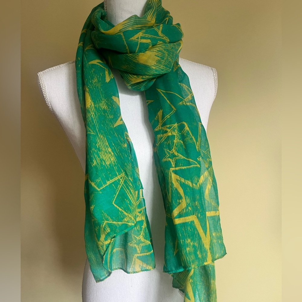 Uniqlo Green and Yellow Star Scarf